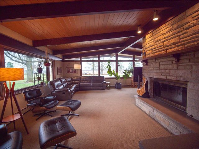 521 Sunset Place, Charles City, IA 50616