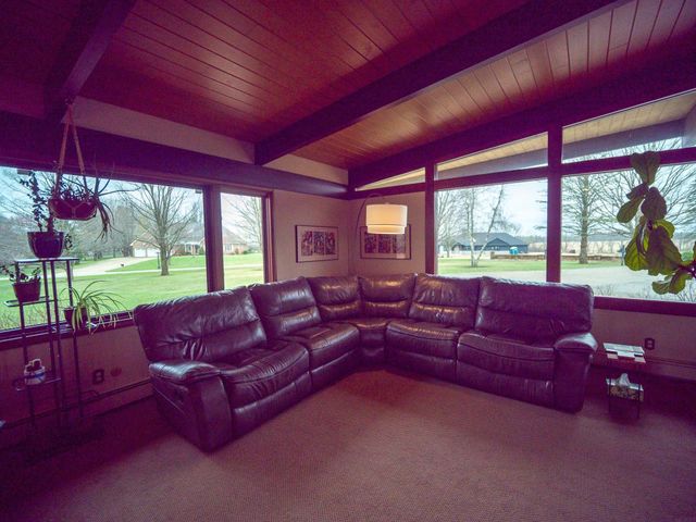 521 Sunset Place, Charles City, IA 50616