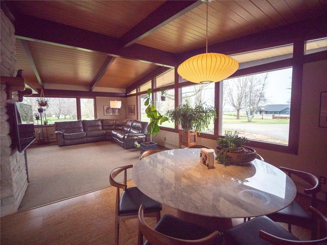 521 Sunset Place, Charles City, IA 50616