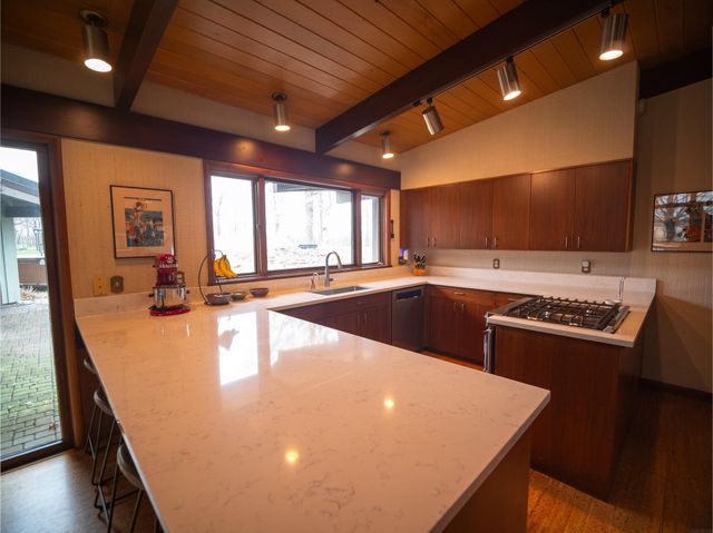 521 Sunset Place, Charles City, IA 50616