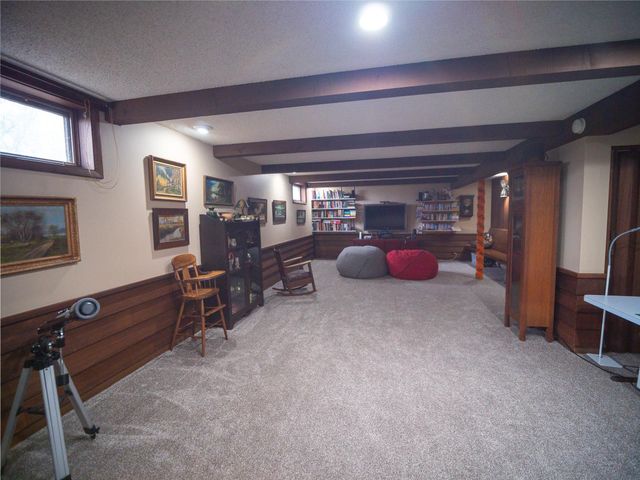 521 Sunset Place, Charles City, IA 50616
