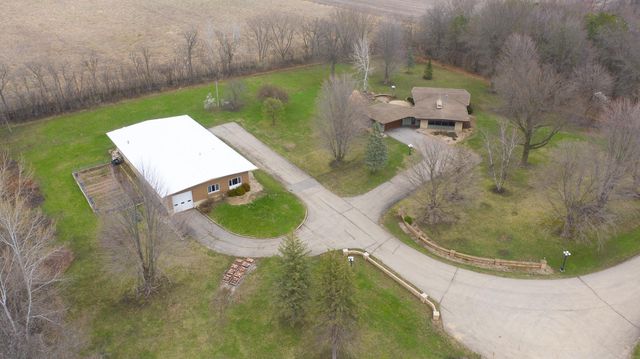 521 Sunset Place, Charles City, IA 50616