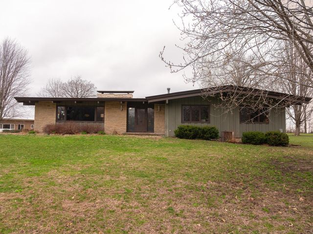 521 Sunset Place, Charles City, IA 50616