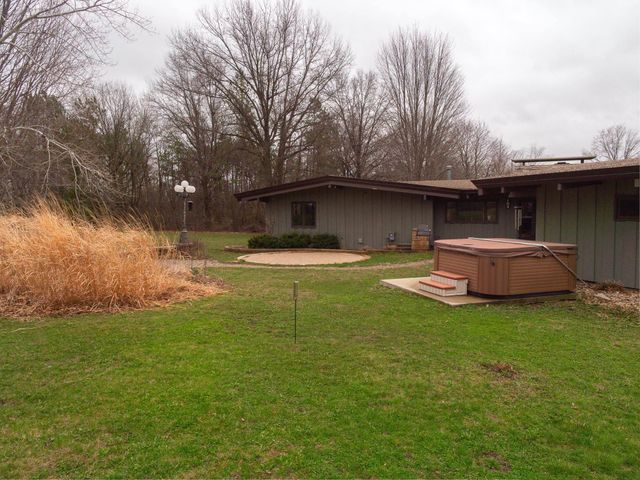 521 Sunset Place, Charles City, IA 50616