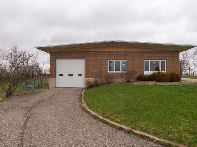 521 Sunset Place, Charles City, IA 50616