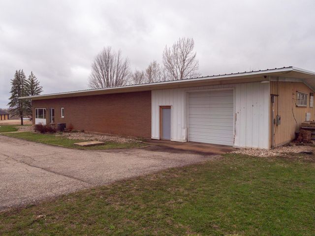 521 Sunset Place, Charles City, IA 50616