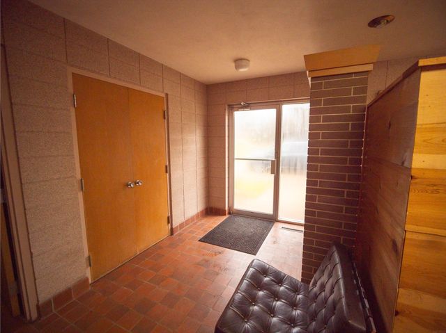 521 Sunset Place, Charles City, IA 50616