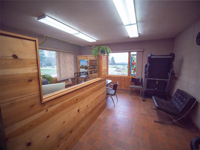 521 Sunset Place, Charles City, IA 50616