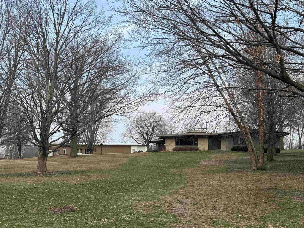 521 Sunset Place, Charles City, IA 50616