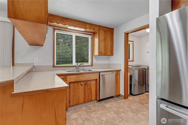 6006 48th Avenue E, Tacoma, WA 98443