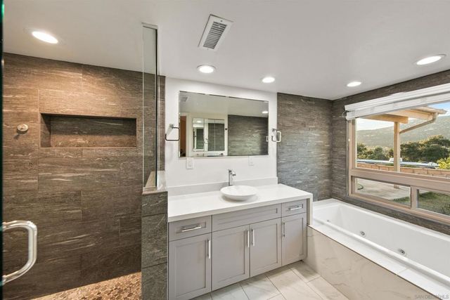 580 582 South Grade, Alpine, CA 91901