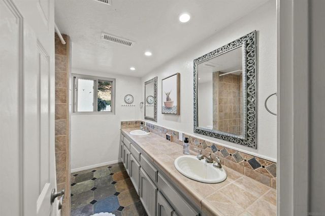 580 582 South Grade, Alpine, CA 91901