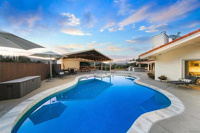 580 582 South Grade, Alpine, CA 91901