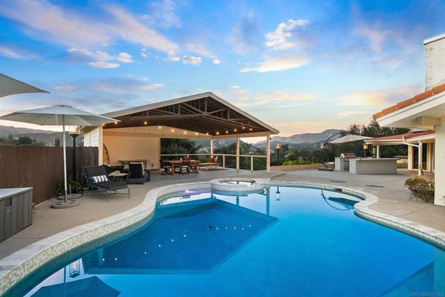 580 582 South Grade, Alpine, CA 91901