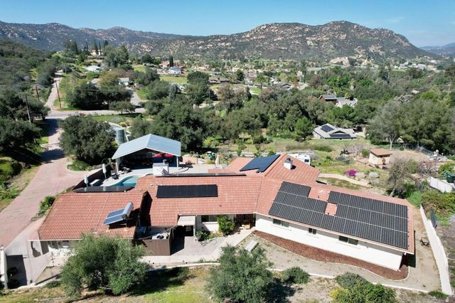 580 582 South Grade, Alpine, CA 91901