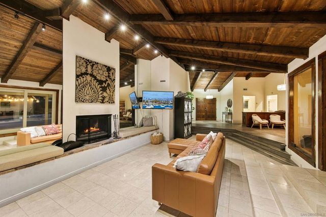 580 582 South Grade, Alpine, CA 91901