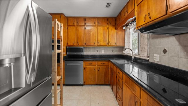 2620 NW 11TH AVENUE, Gainesville, FL 32605