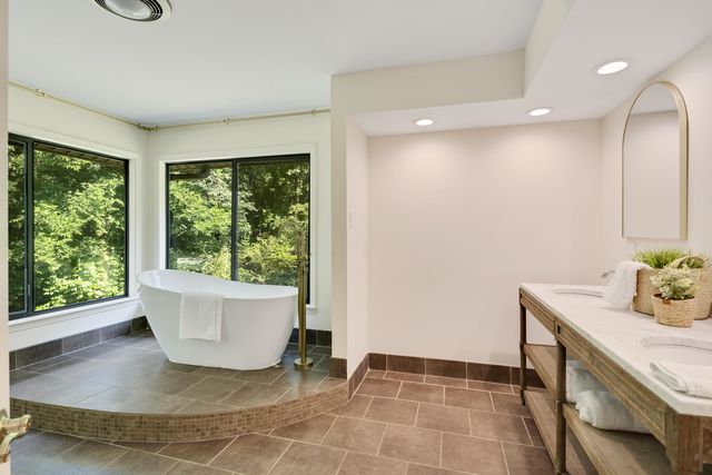 925 BELL MEADE DR, Eads, TN 38028