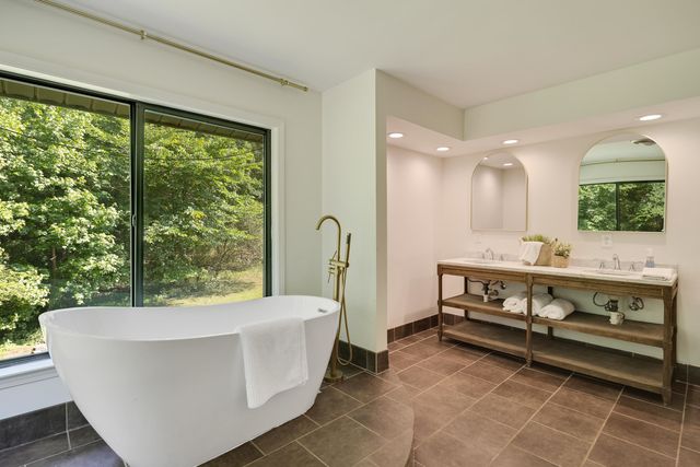 925 BELL MEADE DR, Eads, TN 38028