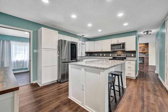 10 Sunny Cove DR, Moneta, VA 24121