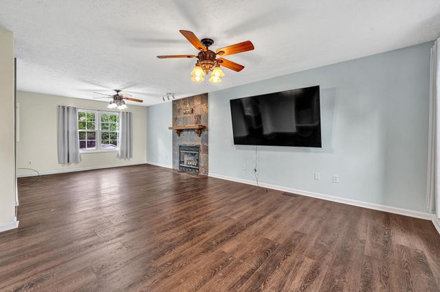 10 Sunny Cove DR, Moneta, VA 24121
