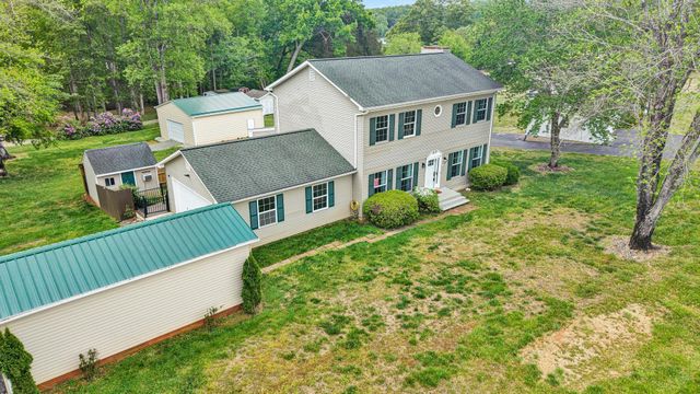 10 Sunny Cove DR, Moneta, VA 24121