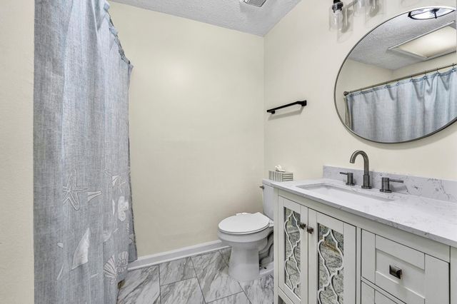 10 Sunny Cove DR, Moneta, VA 24121