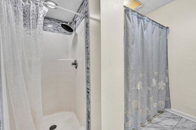 10 Sunny Cove DR, Moneta, VA 24121