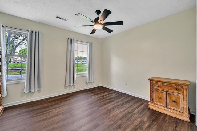10 Sunny Cove DR, Moneta, VA 24121