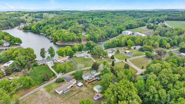 10 Sunny Cove DR, Moneta, VA 24121