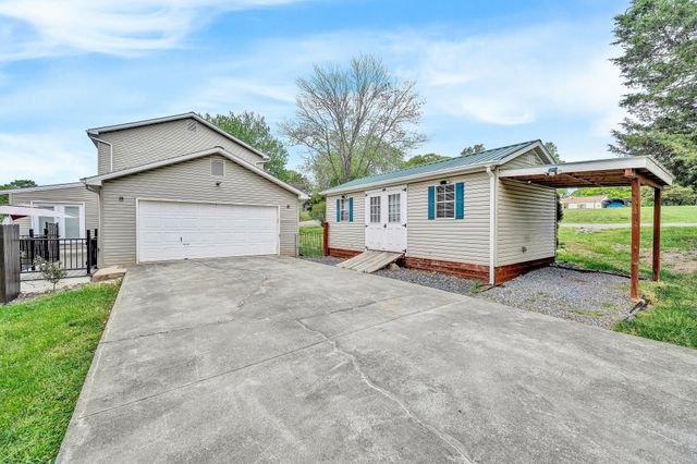 10 Sunny Cove DR, Moneta, VA 24121