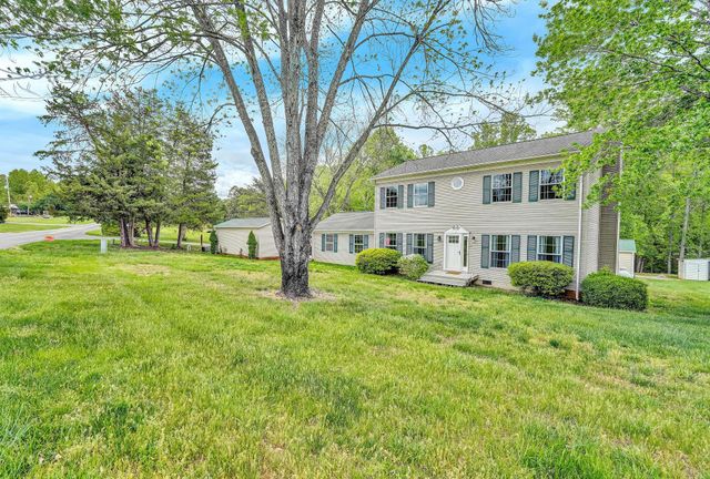 10 Sunny Cove DR, Moneta, VA 24121