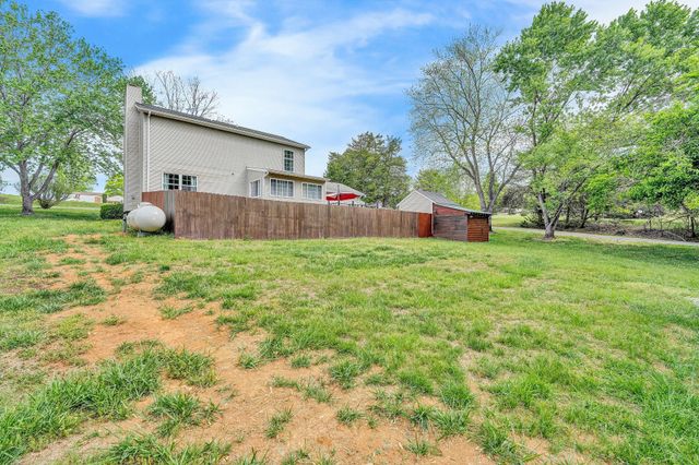 10 Sunny Cove DR, Moneta, VA 24121