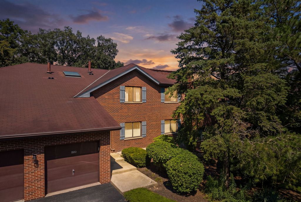 1884 Portsmouth Drive C, Lisle, IL 60532