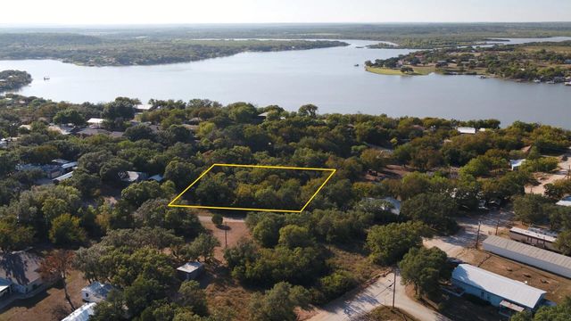 6908 Clover Leaf Drive, Brownwood, TX 76801