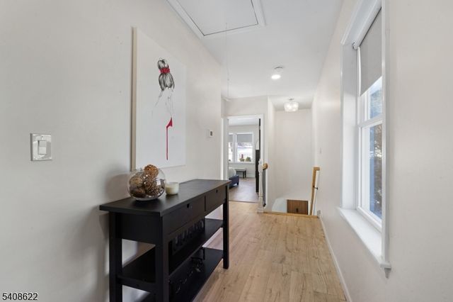 18 Mohawk Ave, Parsippany-troy Hills Twp., NJ 07034