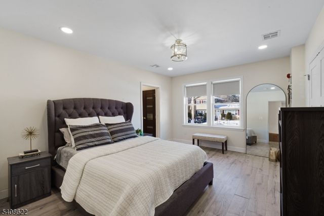 18 Mohawk Ave, Parsippany-troy Hills Twp., NJ 07034