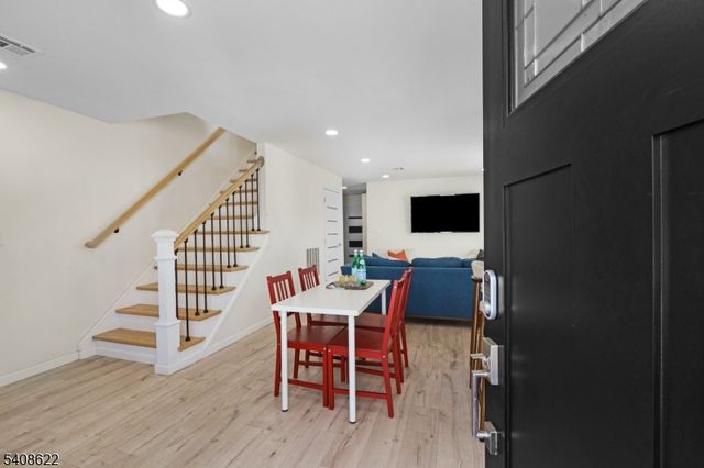 18 Mohawk Ave, Parsippany-troy Hills Twp., NJ 07034