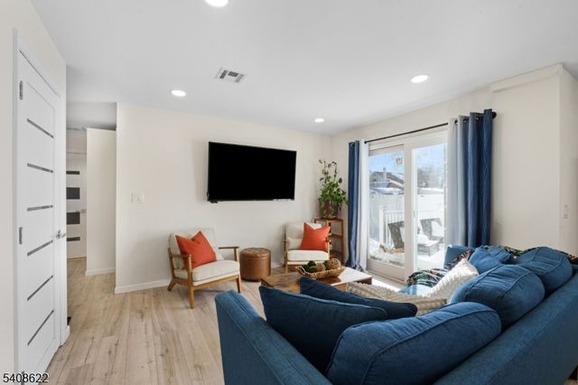 18 Mohawk Ave, Parsippany-troy Hills Twp., NJ 07034