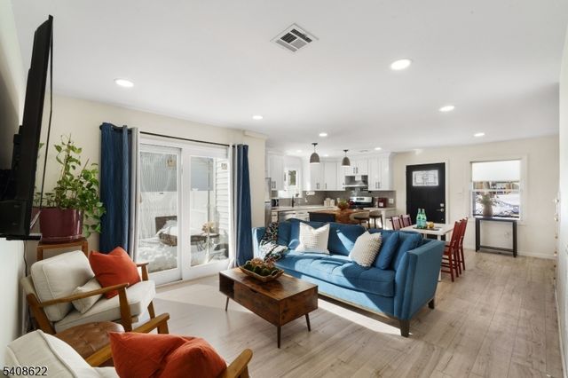 18 Mohawk Ave, Parsippany-troy Hills Twp., NJ 07034