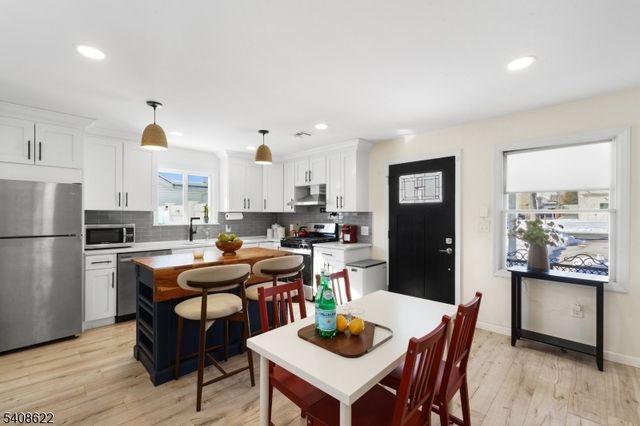 18 Mohawk Ave, Parsippany-troy Hills Twp., NJ 07034