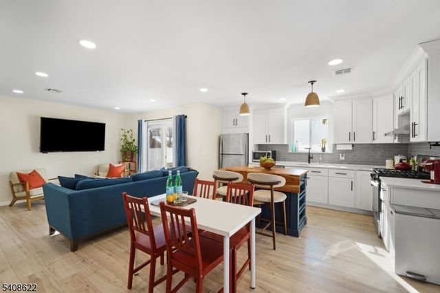 18 Mohawk Ave, Parsippany-troy Hills Twp., NJ 07034