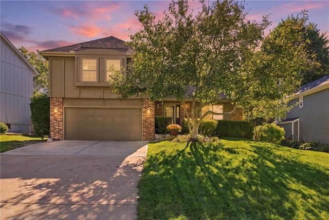 14715 S Arapaho Drive, Olathe, KS 66062