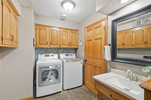 14715 S Arapaho Drive, Olathe, KS 66062