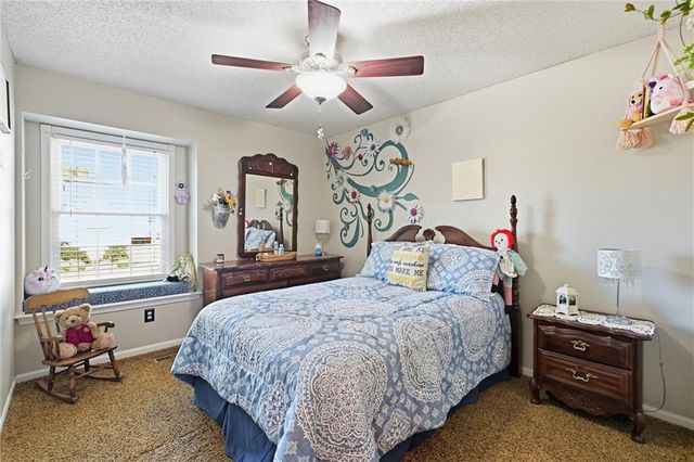 14715 S Arapaho Drive, Olathe, KS 66062