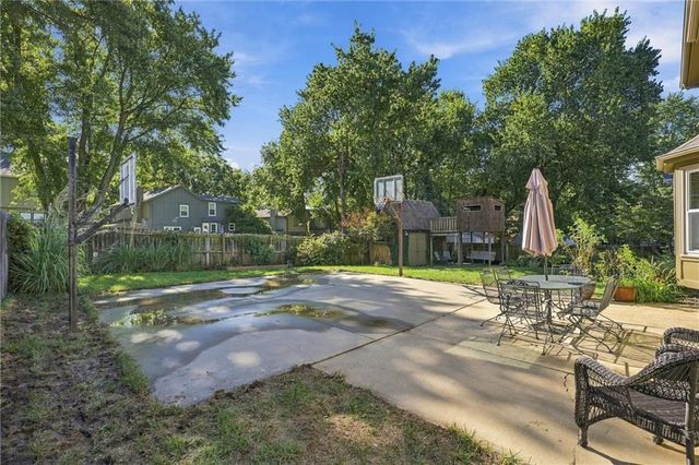 14715 S Arapaho Drive, Olathe, KS 66062