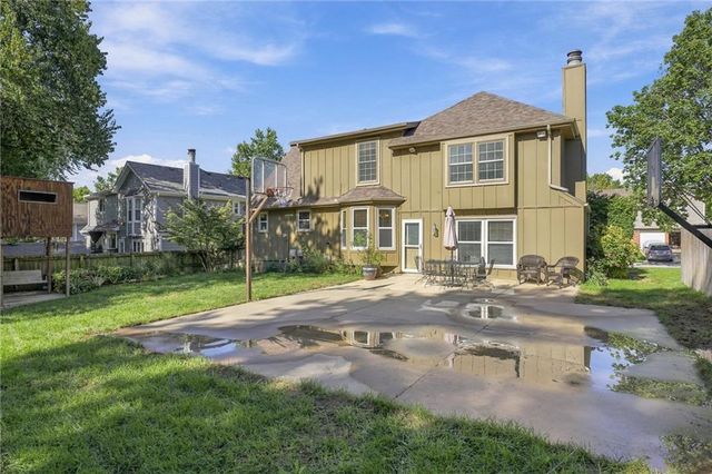 14715 S Arapaho Drive, Olathe, KS 66062
