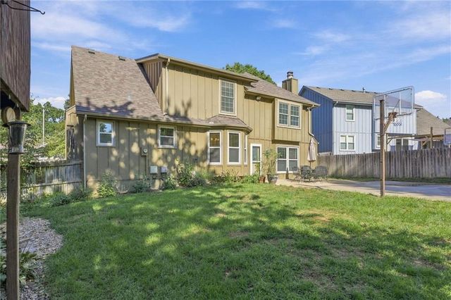 14715 S Arapaho Drive, Olathe, KS 66062