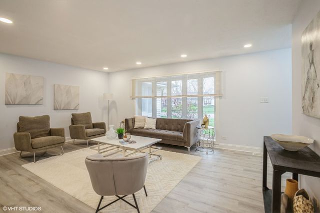 943 Maple Lane, Elk Grove Village, IL 60007