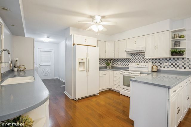 943 Maple Lane, Elk Grove Village, IL 60007